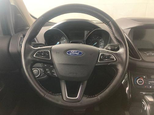 Oxford White 2019 Ford Escape SE