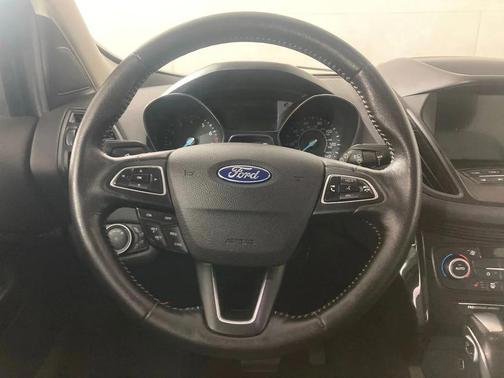 Oxford White 2019 Ford Escape SE