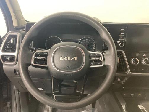 Everlasting Silver 2023 Kia Sorento LX