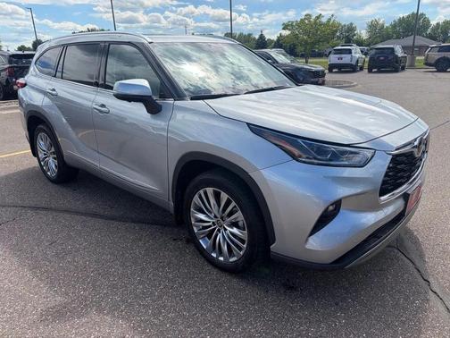 Celestial Silver Metallic 2023 Toyota Highlander Platinum