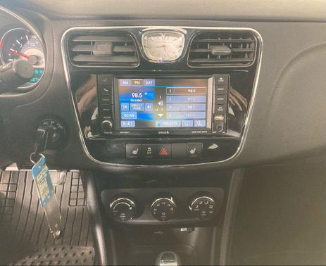 2013 Chrysler 200 Touring