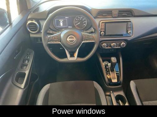 Super Black 2025 Nissan Versa 1.6 SV
