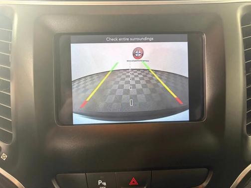 Bright White Clearcoat 2019 Jeep Cherokee Latitude Plus