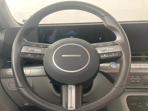 Atlas White 2025 Hyundai KONA SEL