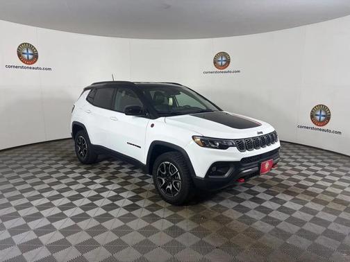 Bright White Clearcoat 2025 Jeep Compass Trailhawk
