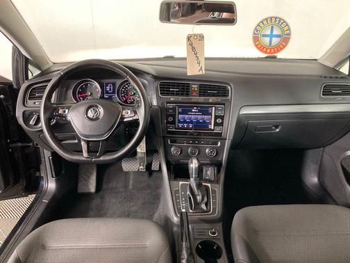 2018 Volkswagen Golf TSI S