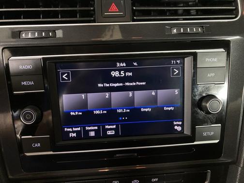 2018 Volkswagen Golf TSI S
