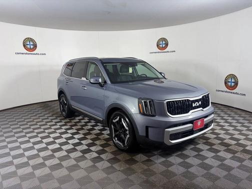 Everlasting Silver 2024 Kia Telluride EX
