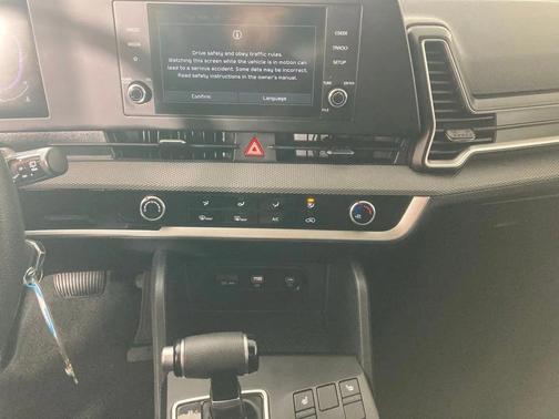 Glacial White Pearl 2025 Kia Sportage LX