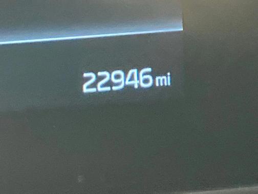 Glacial White Pearl 2025 Kia Sportage LX