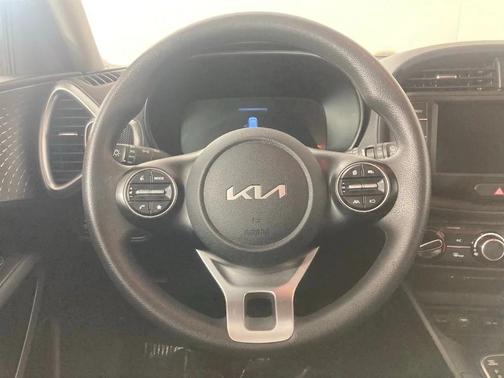 Snow White Pearl 2025 Kia Soul LX