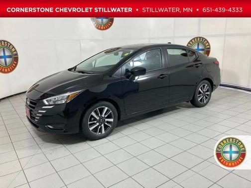 Super Black 2025 Nissan Versa 1.6 SV