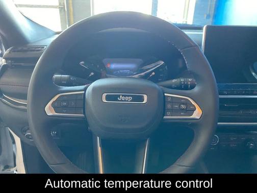 Bright White Clearcoat 2025 Jeep Compass Trailhawk