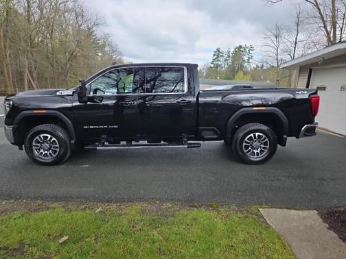 Onyx Black 2024 GMC Sierra 2500 SLE