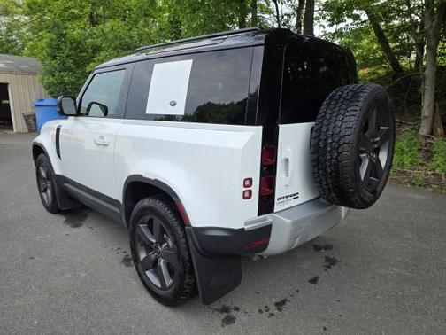 2023 Land Rover Defender 90 SE