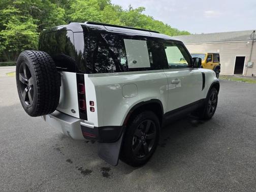 2023 Land Rover Defender 90 SE