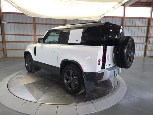 2023 Land Rover Defender 90 SE