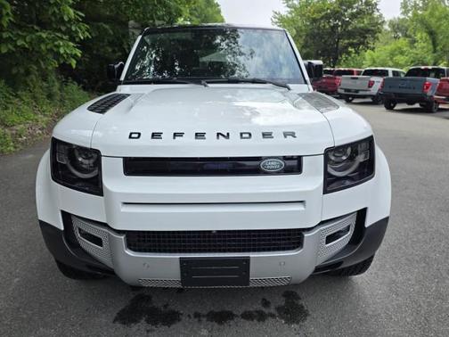 2023 Land Rover Defender 90 SE