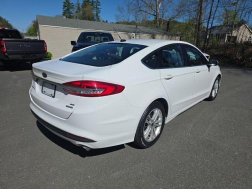 Oxford White 2018 Ford Fusion SE