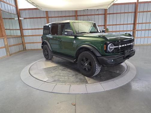 Eruption Green Metallic 2025 Ford Bronco Outer Banks