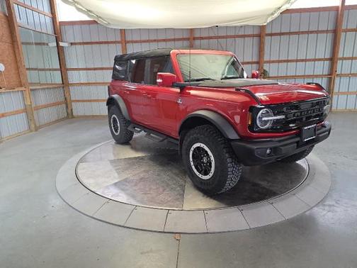 Hot Pepper Red Metallic Tinted Clearcoat 2023 Ford Bronco Outer Banks