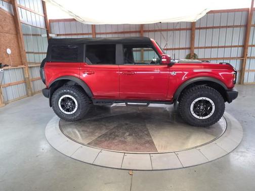 Hot Pepper Red Metallic Tinted Clearcoat 2023 Ford Bronco Outer Banks