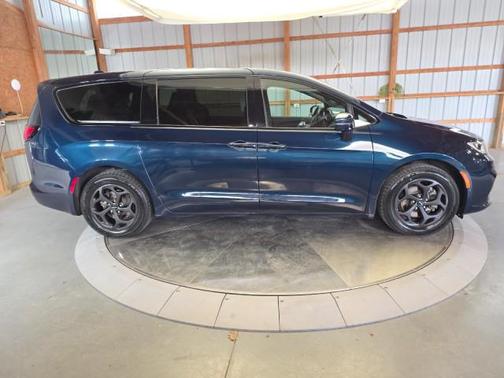 Fathom Blue Pearlcoat 2022 Chrysler Pacifica Hybrid Limited