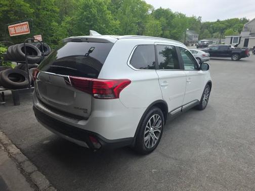 Diamond White Pearl 2018 Mitsubishi Outlander SEL S-AWC