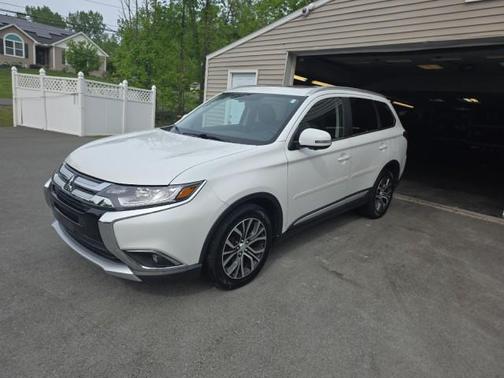 Diamond White Pearl 2018 Mitsubishi Outlander SEL S-AWC