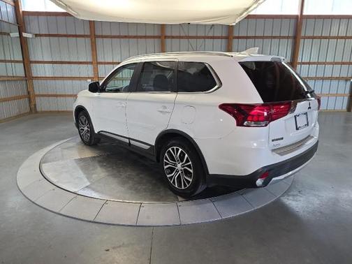 Diamond White Pearl 2018 Mitsubishi Outlander SEL S-AWC