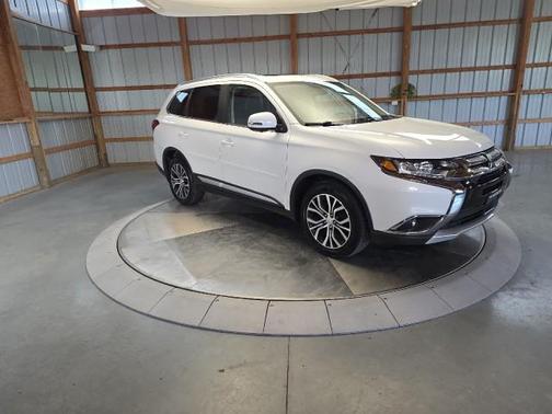 Diamond White Pearl 2018 Mitsubishi Outlander SEL S-AWC