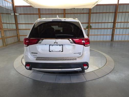 Diamond White Pearl 2018 Mitsubishi Outlander SEL S-AWC