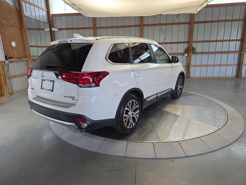 Diamond White Pearl 2018 Mitsubishi Outlander SEL S-AWC