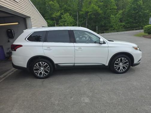 Diamond White Pearl 2018 Mitsubishi Outlander SEL S-AWC