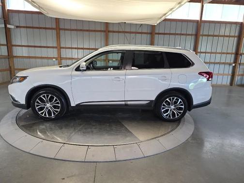 Diamond White Pearl 2018 Mitsubishi Outlander SEL S-AWC