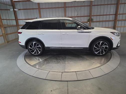 Pristine White Metallic Tri-Coat 2023 Lincoln Corsair Reserve