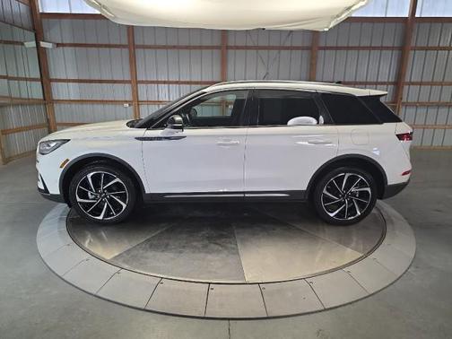 Pristine White Metallic Tri-Coat 2023 Lincoln Corsair Reserve