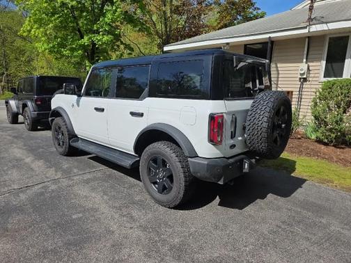 Oxford White 2025 Ford Bronco Outer Banks