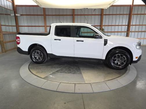 Oxford White 2024 Ford Maverick XLT