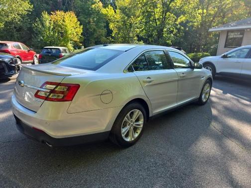 2016 Ford Taurus SEL