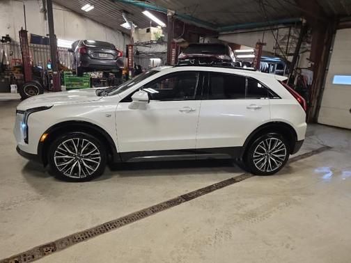 Crystal White Tricoat 2024 Cadillac XT4 Sport