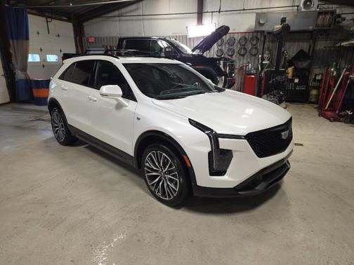 Crystal White Tricoat 2024 Cadillac XT4 Sport
