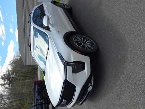 Crystal White Tricoat 2024 Cadillac XT4 Sport