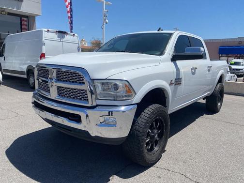 Bright White Clearcoat 2018 RAM 2500 Laramie