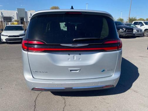 Silver Mist Clearcoat 2024 Chrysler Pacifica Hybrid Select