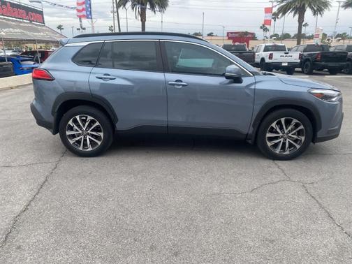 CELESTITE 2022 Toyota Corolla Cross XLE