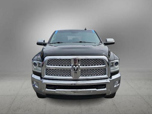 Brilliant Black Crystal Pearlcoat 2017 RAM 2500 Laramie