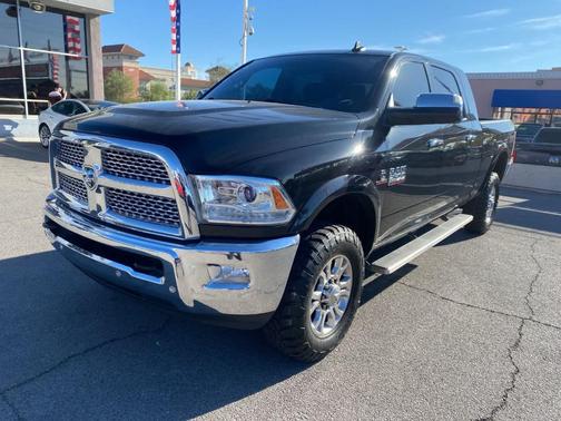 Brilliant Black Crystal Pearlcoat 2017 RAM 2500 Laramie