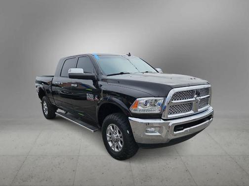 Brilliant Black Crystal Pearlcoat 2017 RAM 2500 Laramie