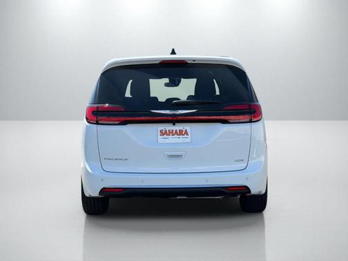 Bright White Clearcoat 2026 Chrysler Pacifica Select